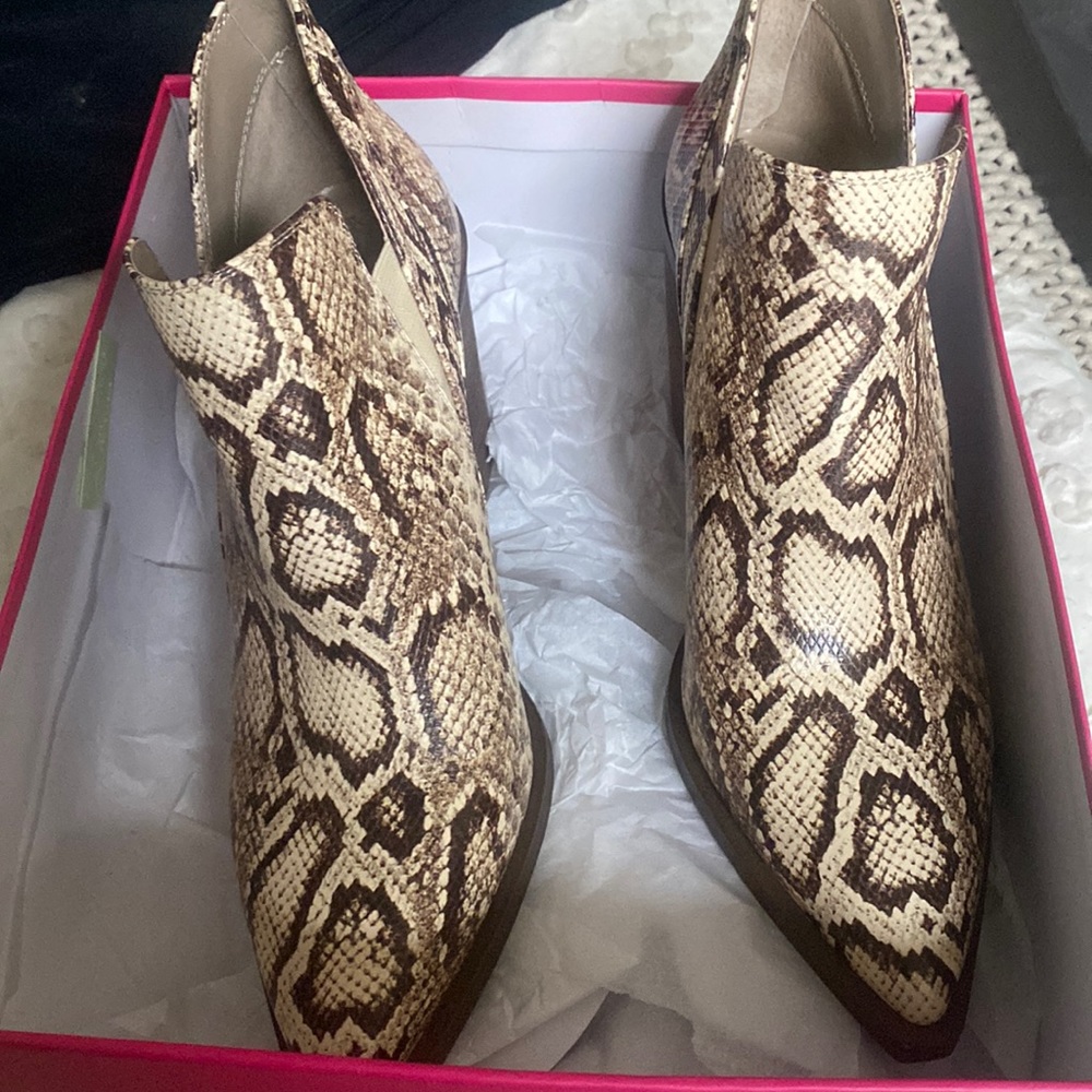 Vince Camuto Gradina boots. Like new